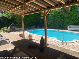 Vakantiehuis: Maison sur la Mare, gite met prachtig vrij uitzicht, omheinde tuin en prive zwembad