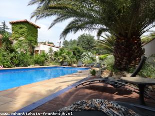 Huis voor grote groepen in Languedoc Roussillon Frankrijk te huur: Prachtig appartement, met uitzicht op bergen en vlakbij de Middellandse zee en Spanje 