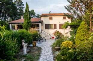 Villa in Frankrijk te huur: Vakantiehuis met prive zwembad voor 2 tot 15 personen in de Gard. 