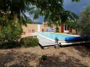 vakantieverblijf in Frankrijk te huur: Vrijstaande villa met veel privacy en groot zwembad in rustige omgeving bij een dorp 
