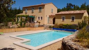 vakantiehuisje in Frankrijk te huur: Heerlijk vakantiehuis voor 6 personen met privé zwembad in hartje Provence tussen olijfbomen en wijngaard. 