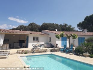 Villa in Frankrijk te huur: Mooie villa met privé zwembad dichtbij Uzes 