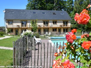 vakantieverblijf in Frankrijk te huur: Dichtbij, anders... Comfortabel verblijven in historisch Normandië vlakbij zee met zwembad 
