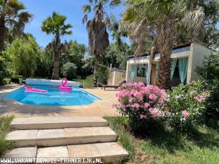 accommodatie in Frankrijk te huur: Romantische villa met  privé zwembad in tropische oase in het hart van de Provence 