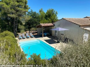 Villa in Frankrijk te huur: Ruime 8-persoons villa met privé zwembad en fantastisch uitzicht over de Montagne Noire en de wijngaarden. Dichtbij de vestingstad Carcassonne. 