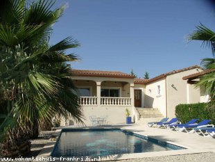 vakantieverblijf in Frankrijk te huur: Zeer mooie, goed verzorgde 6 persoons villa met verwarmd privé zwembad en mooi uitzicht 