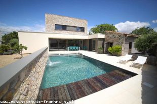 vakantiehuisje in Frankrijk te huur: Moderne, strakke villa voor 6 personen met verwarmd zwembad 