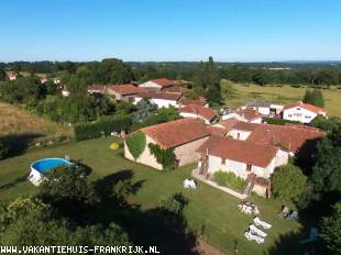 Huis voor grote groepen in Frankrijk te huur: Tranquille Vienne Gites Heerlijke ruime 6 persoons Confolens Gite  met  gedeeld zwembad dicht bij meren, attracties en bezienswaardigheden . 