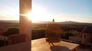 Villa in Frankrijk te huur: Adembenemend is het uitzicht over de glooiende heuvels vanuit deze sfeervolle villa! 