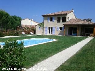 vakantiewoning in Frankrijk te huur: Perfect gelegen vrijstaande villa (2-8 pers.) met verwarmd privé zwembad, 5x airco, zeer grote tuin, a.d. rivier de Ardèche in Vallon Pont d'Arc 