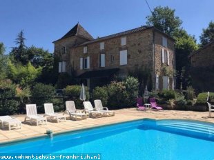 Huis voor grote groepen in Aquitaine Frankrijk te huur: Charmant vakantiehuis met zwembad in de Lot/Dordogne,  T'able D'Hotes  mogelijk ,  100% annulering IVM Corona  Mogelijk 