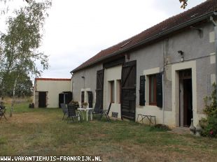 Huis in Frankrijk te koop: Louroux – Bourbonnais      Woonboerderij op 8420 m2 grond. ** in prijs verlaagd ** 