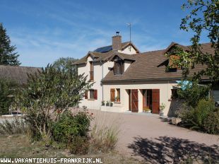Huis in Frankrijk te koop: Tortezais – Ruime woonboerderij op 1.3 hectare met zwembad. 
