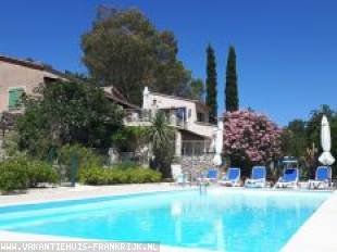 Vakantiehuis: Provençaalse villa , wijds uitzicht, compleet comfort en groot zwembad