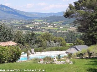 Villa in Frankrijk te huur: Ruime en luxe villa les Cerises op wonderschoon landgoed met fantastisch uitzicht op de prachtige Luberon vallei Provence Frankrijk 