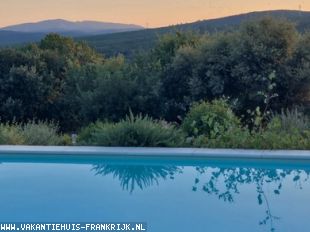 vakantiehuis met zwembad in Frankrijk te huur: Comfortabel huis voor 6 personen met privé zwembad op loopafstand van Provencaals dorpje. 