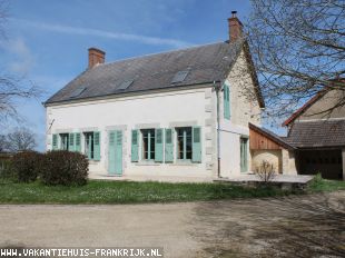 Huis in Frankrijk te koop: St Jeanvrin – Woonboerderij met grote schuur op 4025 m2grond met vrij uitzicht. **NIEUW ** 