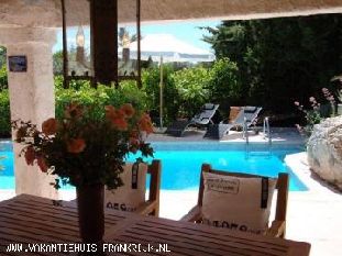 vakantiehuis in Frankrijk te huur: Fantastisch huis met zwembad in de Provence op slechts 30 min. rijden van de prachtige stranden aan Middenlandse zee. 