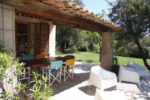 Vakantiehuis: Callas; bij kust, meren en bergen: Vrijstaande Povencaalse villa met prachtig uitzicht, privé zwembad en volop privacy