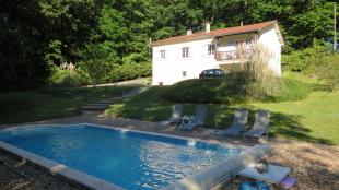 vakantieverblijf in Frankrijk te huur: Fraaie, vrijstaande villa met volledige privacy en privé zwembad op slechts 3 km van het gezellige Franse stadje Ribérac in de Dordogne 