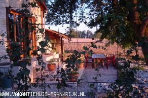 vakantiehuis in Frankrijk te huur: Prachtige gite met een vergezicht vanaf het terras 