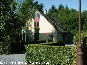 vakantiehuis in Frankrijk te huur: In de Franse Ardennes. Prachtige moderne vakantiewoning. Met alle comfort. Op 200m afstand van het meer 