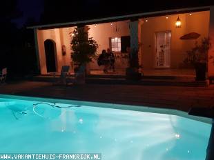 Vakantiehuis: Bungalow (2012) La Gloire de Guillaume, met airco en privé zwembad in de Vaucluse (Provence, Vaucluse, Alpen Côte D'Azur) te huur aangeboden
