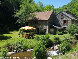 vakantieverblijf in Frankrijk te huur: Vakantie in een watermolen met ruisende beek 