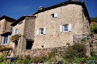 vakantiehuis in Frankrijk te huur: Een eeuwenoud huis in een slaperig gehucht, met alleen maar de prachtige natuur van de midden Ardèche. 