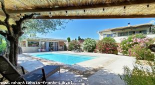 Vakantiehuis: 'Verborgen Juweeltje' in de Provence. Een 4 pers luxe woning, privé verw. zwembad, poolhouse, 2 slaapkamers/badkamers,