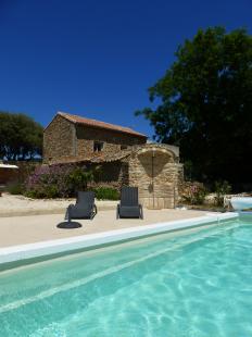vakantiehuis in Frankrijk te huur: Typisch provencaalse hoeve midden tussen de wijnranken 