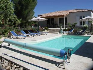 vakantieverblijf in Frankrijk te huur: Nieuwe, luxe, mooi gelegen 6 persoon vakantievilla met verwarmd privé zwembad, jacuzzi en uitzicht 