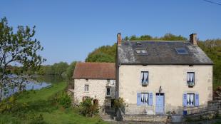 Huis in Frankrijk te koop: Grote vakantiewoning en watermolen. Aan een meer in de Creuse, midden in de natuur! Bijzonder geschikt voor familie- en groepsvakanties. 
