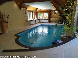 Vakantiehuis: Comfortabel vakantiehuis met verwarmd PRIVE BINNEN ZWEMBAD in de Dordogne