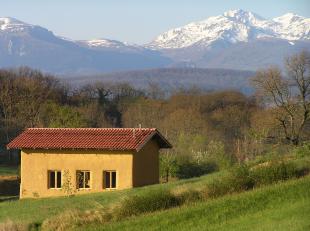 vakantiehuis in Frankrijk te huur: Natuurlijk gebouwd vakantiehuis op een paradijselijke plek 