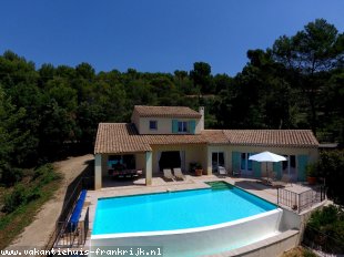 vakantiehuis in Frankrijk te huur: Villa Les Aludes is een mooie, kindvriendelijke en sfeervol ingerichte villa met verwarmd privézwembad 