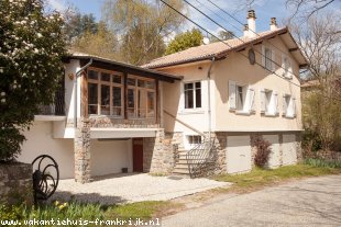 Huis in Frankrijk te koop: Voor levensgenieters, rustzoekers en buitenmensen, een ruim vrijstaand vakantiehuis in de groene Ardeche 