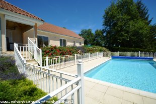 Vakantiehuis: Villa 'La Lavanderaie': kindvriendelijke en rustig gelegen vakantiewoning met verwarmd privézwembad en prachtig uitzicht.