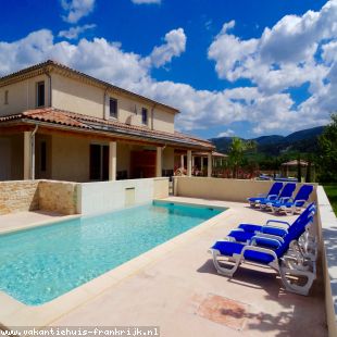 Huis voor grote groepen in Rhone Alpes Frankrijk te huur: Vakantiehuis bestaande uit 2 gîtes met verwarmd zwembad in Vallon Pont d'Arc! 