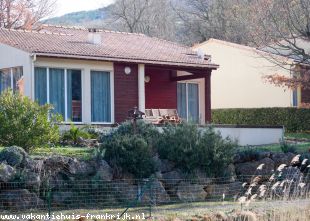 Huis in Frankrijk te koop: Luxe vrijstaande gemeubelde vakantiewoning in gemoedelijk 3 sterren resort aan de voet van de Pyrénées in een uitgestrekt natuurgebied 