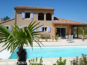 Voor uw vakantie: Groot vakantiehuis in Frankrijk te huur in (Ardeche)
