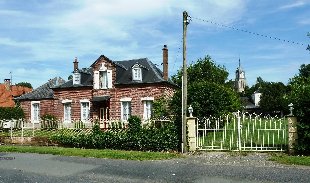(Vakantie) woning: Gezellig familie-vakantiehuis, heerlijke, grote tuin, buiten-barbecue, kust en bossen, genieten ... te huur in Seine Maritime (Frankrijk).