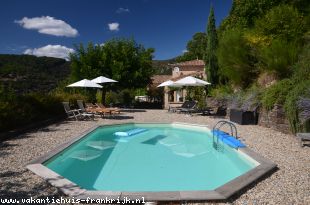 Vakantiehuis: Luxe vakantiehuis (Villa) met verwarmd zwembad in Ardeche, Zuid Frankrijk.