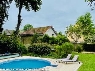 Huis met zwembad te huur in Saone et Loire is geschikt voor gezinnen met kinderen in Oost-Frankrijk.