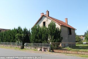 Huis in Frankrijk te koop: Le Vilhain – Dorpshuisje 140 m2 aan de rand van het dorp op 2170 m2 terrein 