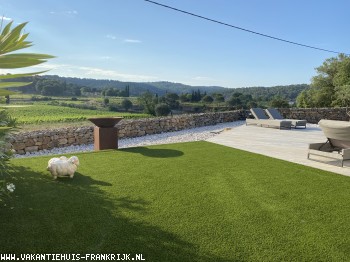 Villa Jolivu, Carcès. Luxueuze villa voor 6 personen in hartje Provence. Adembenemend panoramisch uitzicht: villamatuvu.be