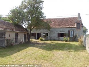 Huis in Frankrijk te koop: Cerilly – Boerderijtje met grote schuur en 2,5 hectare grond 