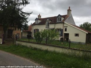 Huis in Frankrijk te koop: Reigny – Geheel verbouwd boerderijtje met twee schuren op 5000 m2 grond met vrij uitzicht.** ONDER BOD ** 