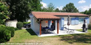 Vakantiehuis: Vakantiehuis op Village Le Chat bij golfbaan met groot zwembad en tennisbanen op het park.