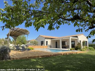 Prachtig nieuw duurzaam vakantiehuis met zwembad in de Provence.